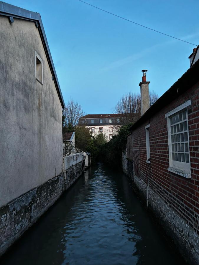 La Voulzie Appartement - Proche Centre Avec Parking Prive Provins Luaran gambar